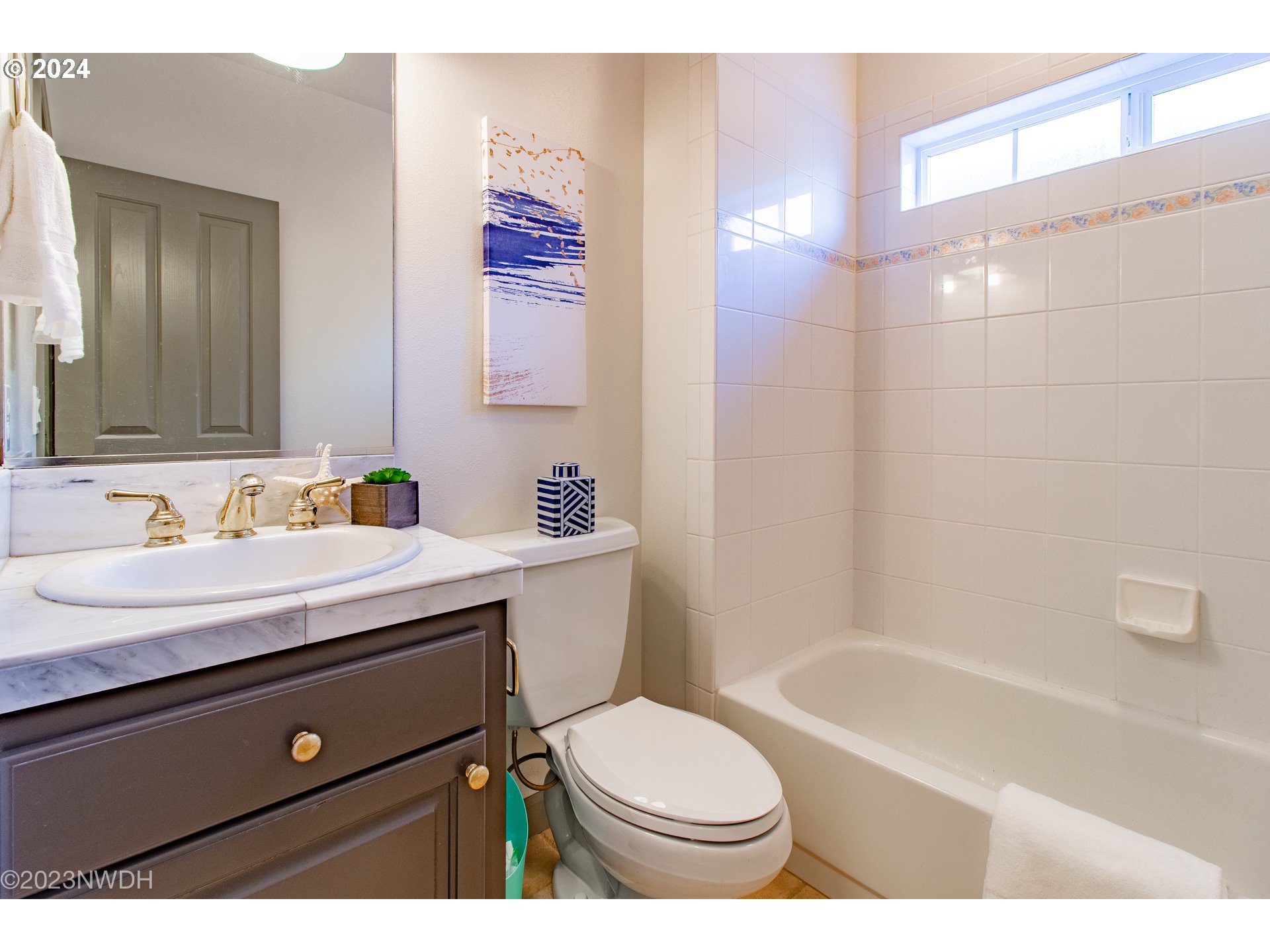 3435 Hampton Way Eugene, OR 97401 - Photo 23 of 46 a bathroom with a sink a toilet and shower
