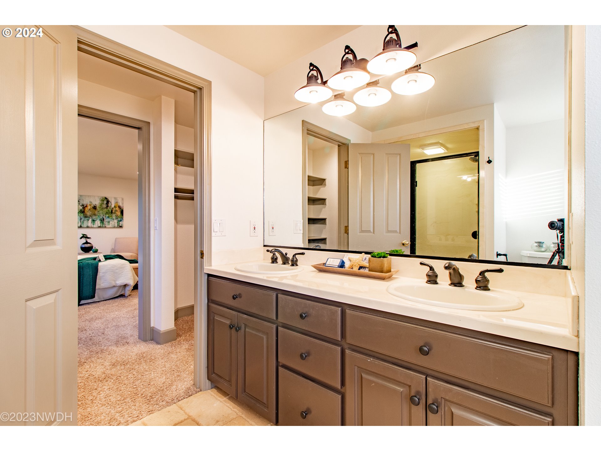 3435 Hampton Way Eugene, OR 97401 - Photo 30 of 46 a bathroom with a double vanity sink mirror and