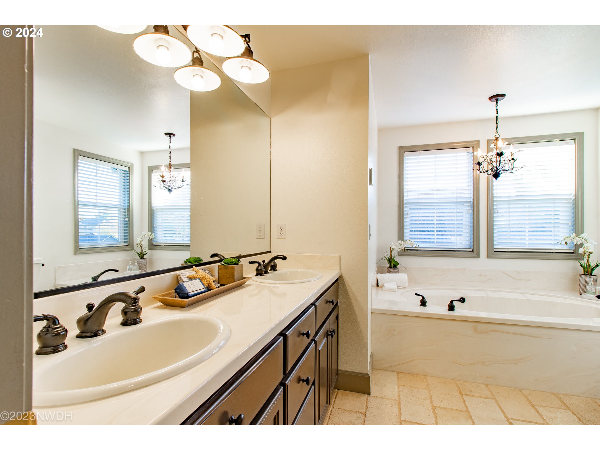 3435 Hampton Way Eugene, OR 97401 - Photo 31 of 46 a bathroom with a sink and a mirror