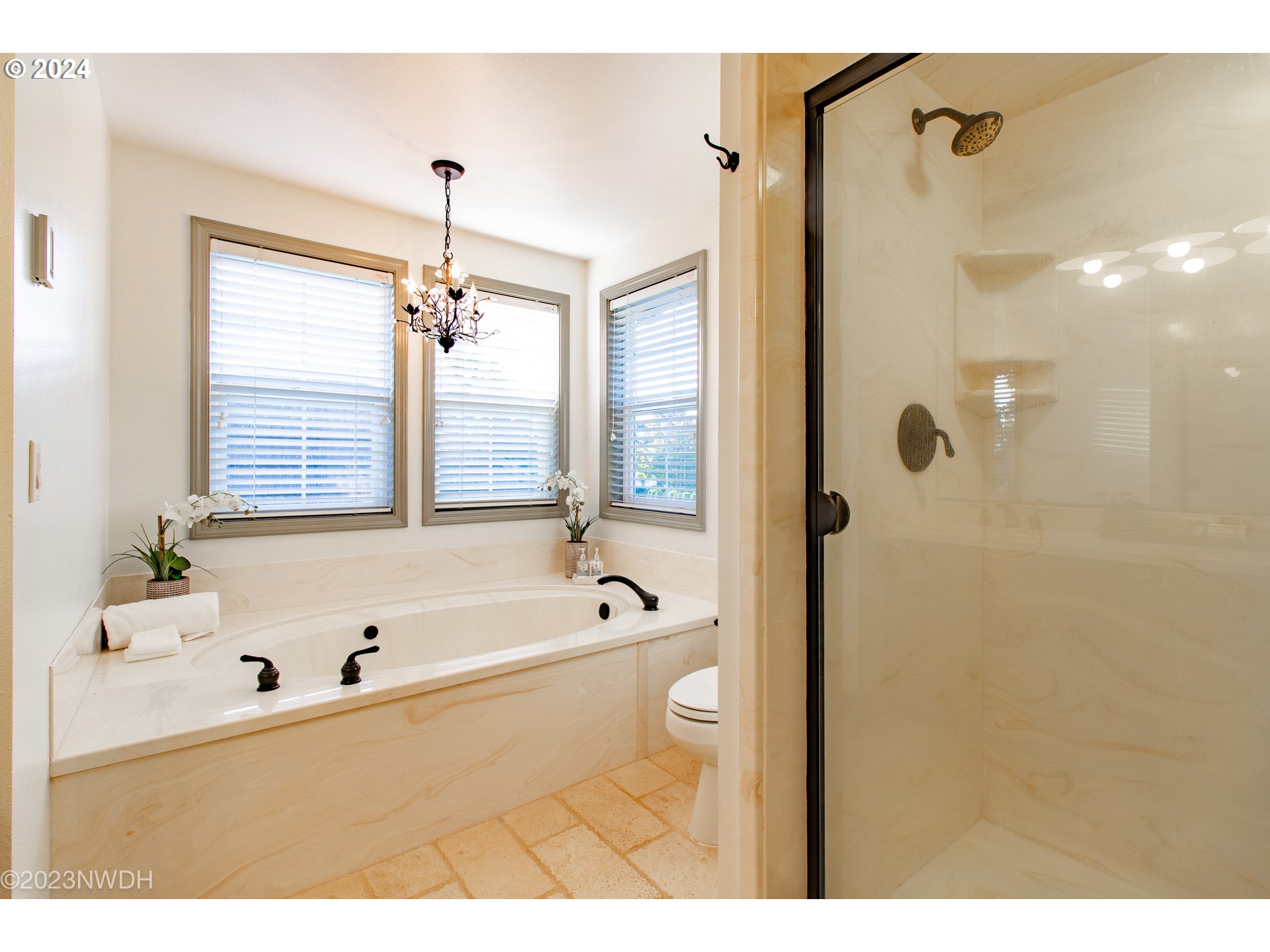 3435 Hampton Way Eugene, OR 97401 - Photo 32 of 46 a bathroom with a bathtub and a shower