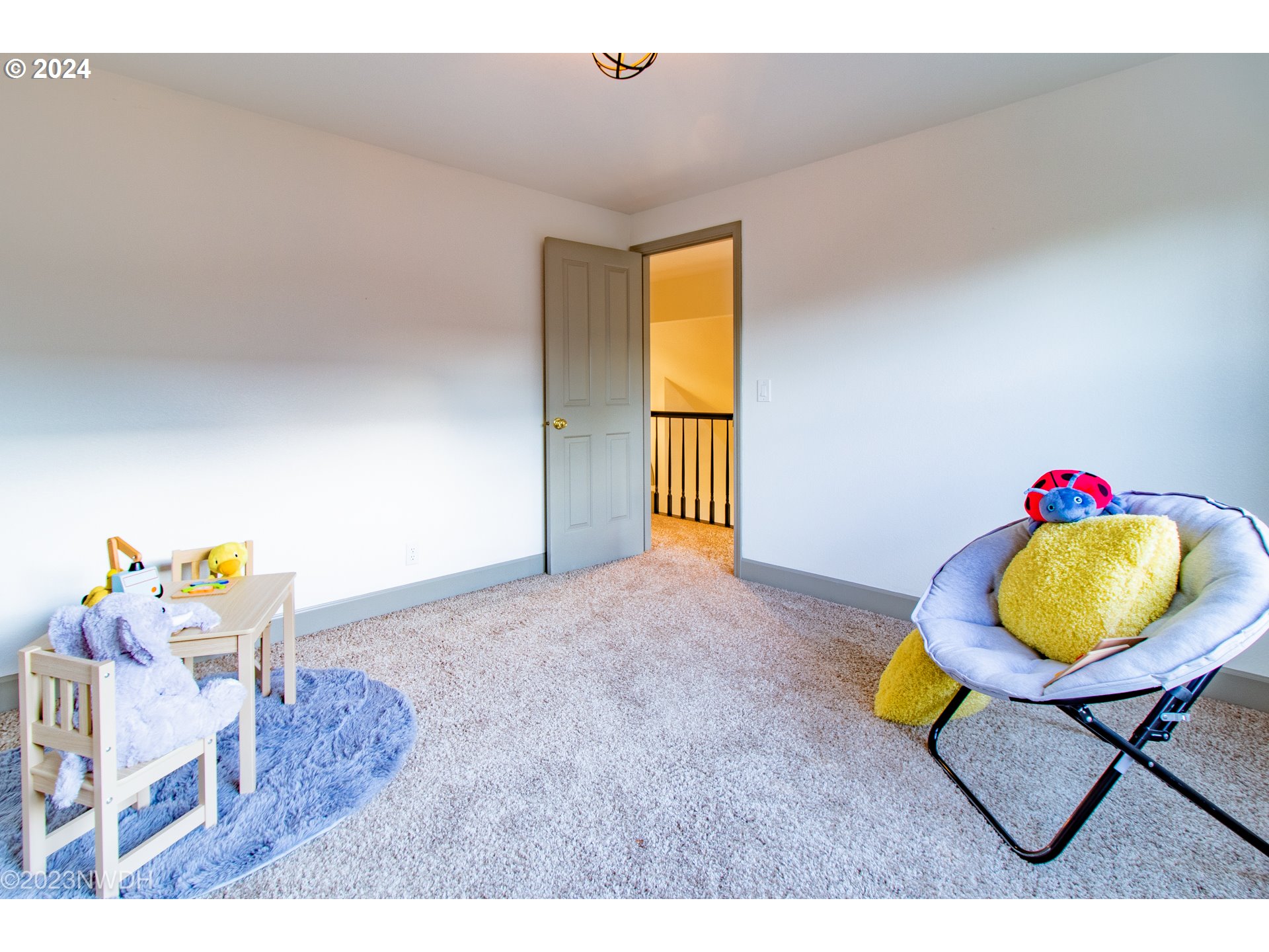 3435 Hampton Way Eugene, OR 97401 - Photo 35 of 46 a living room with a furniture