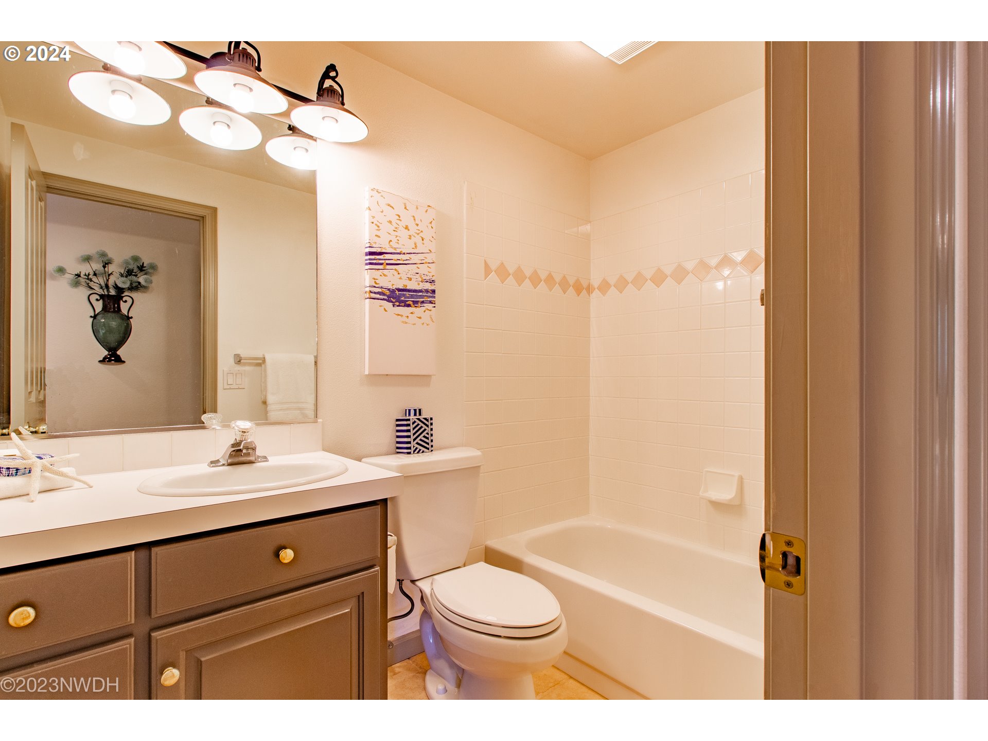 3435 Hampton Way Eugene, OR 97401 - Photo 36 of 46 a bathroom with a sink a toilet and shower