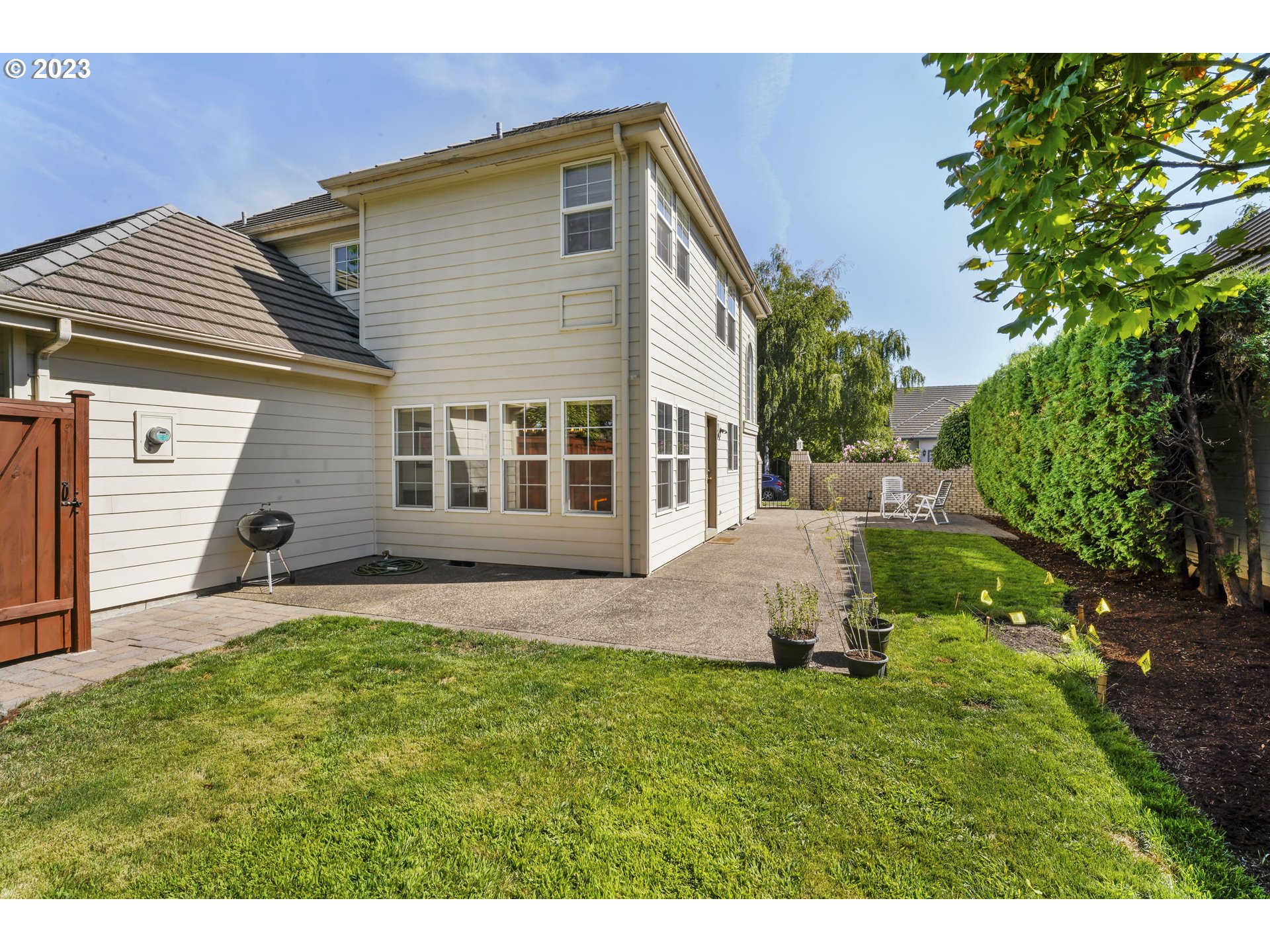 3435 Hampton Way Eugene, OR 97401 - Photo 41 of 46 a house view with a garden space