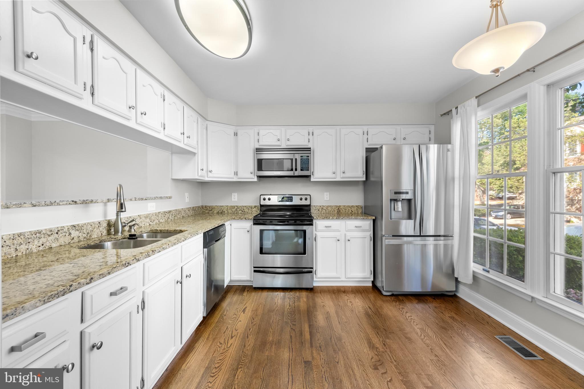 6491 Milva Lane Springfield, VA 22150 - Photo 15 of 59 Eat-in kitchen