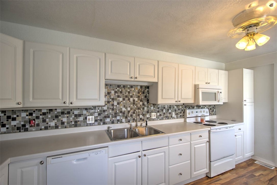 39 West Imboden Drive Decatur, IL 62521 - Photo 9 of 24