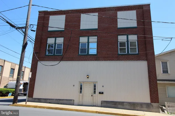 $1,050 | 101-2nd Floor 101-2nd Railroad Avenue, New Holland, PA 17557
