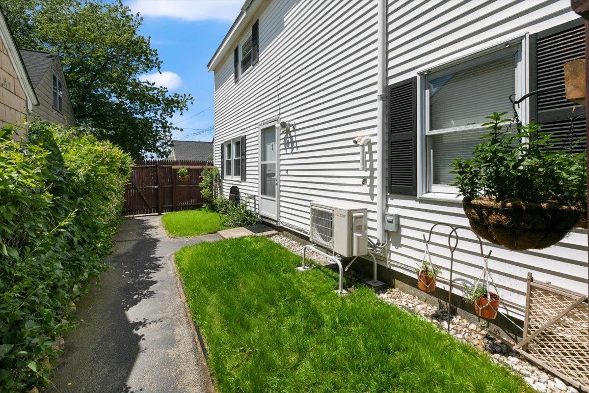 13 Batchelder Avenue, Unit 2 Manchester, NH 03103 - Photo 3 of 25