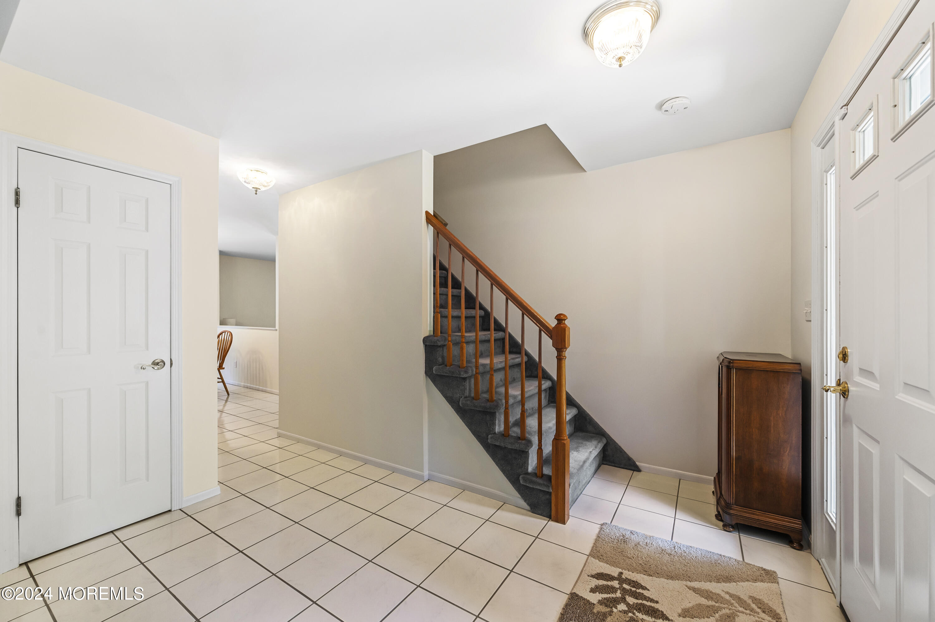 280 East Bird Village Road Jackson, NJ 08527 - Photo 39 of 69 Foyer 4