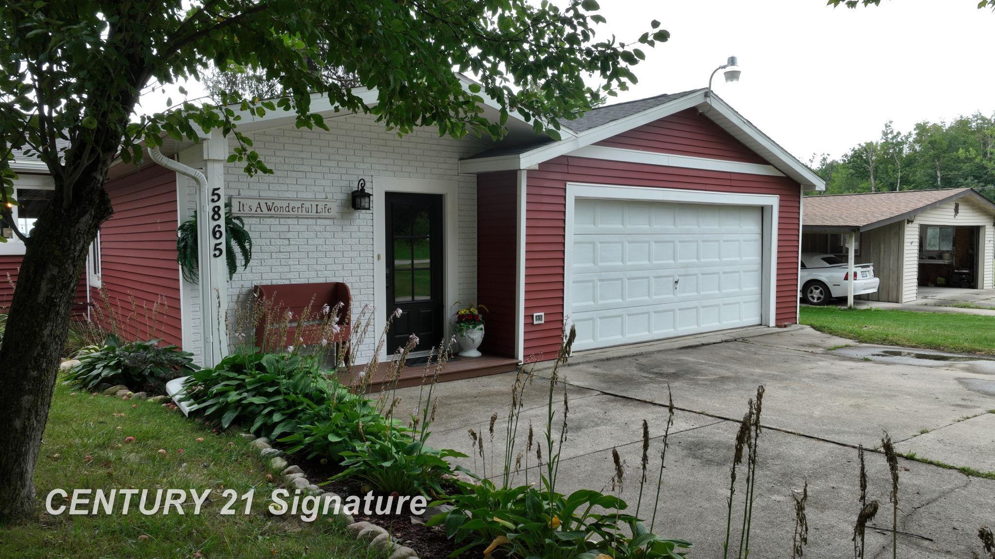 5865 Hunter Road Beaverton, MI 48612 - Photo 2 of 52