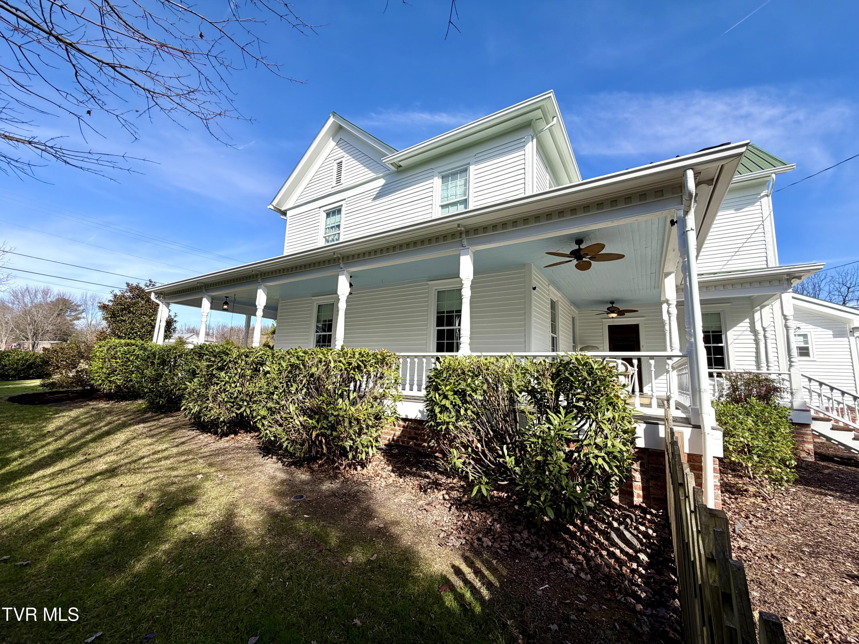 208 Main Street Piney Flats, TN 37686 - Photo 15 of 81 IMG_0412 2