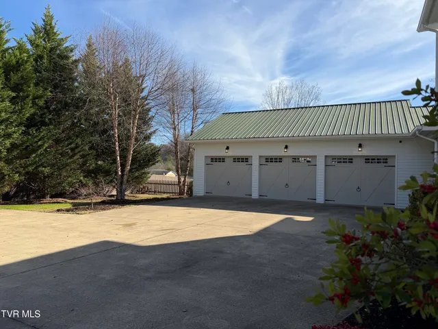 $668,000 | 208 Main Street, Piney Flats, TN 37686