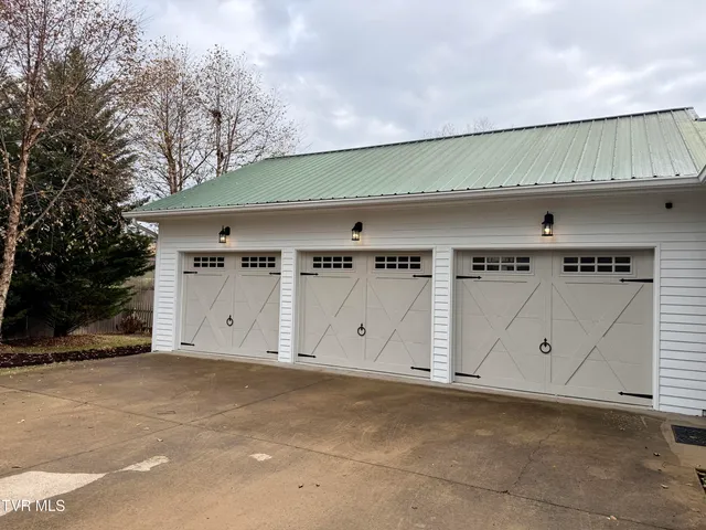 $668,000 | 208 Main Street, Piney Flats, TN 37686