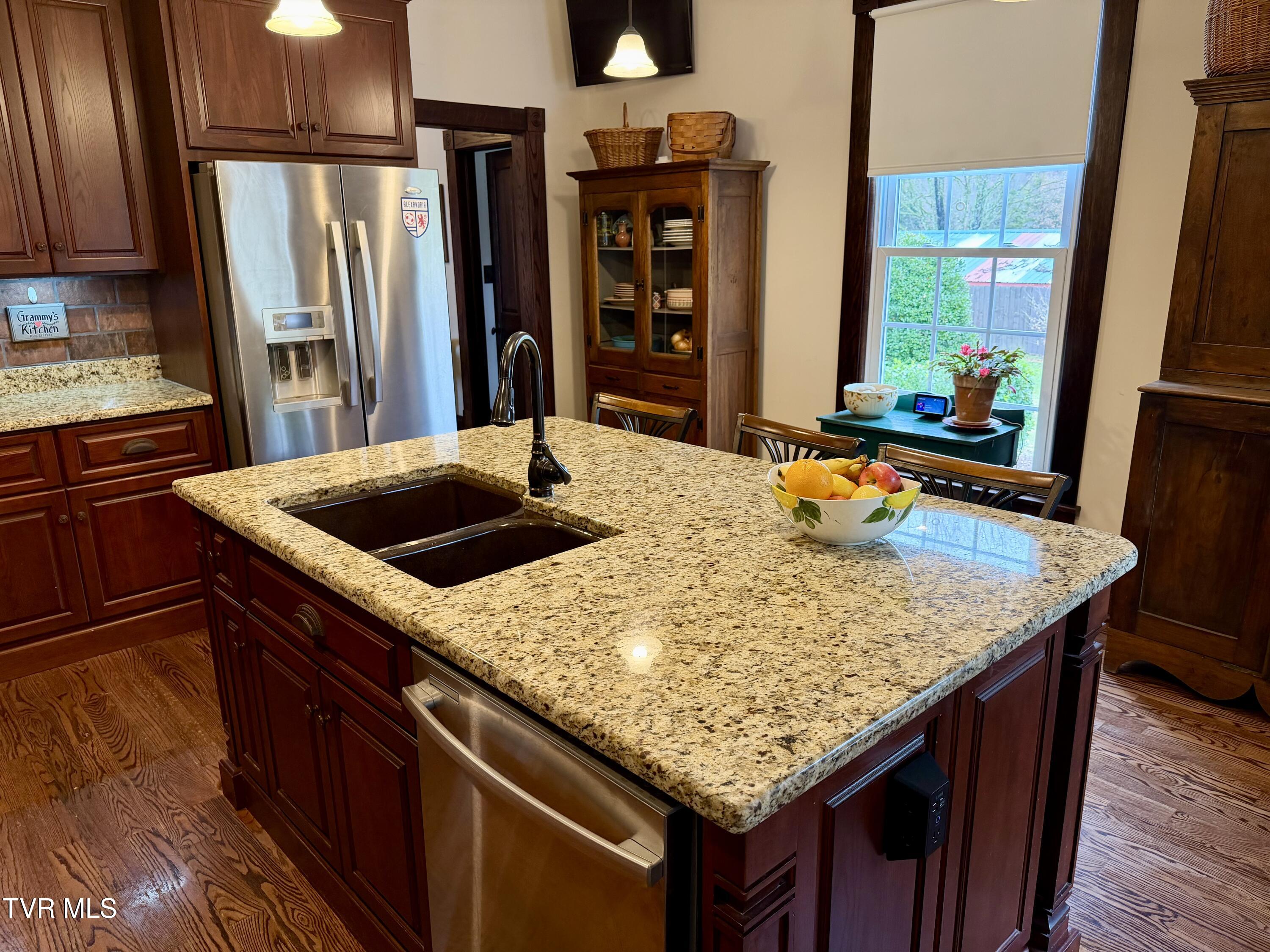 208 Main Street Piney Flats, TN 37686 - Photo 47 of 81 IMG_0299