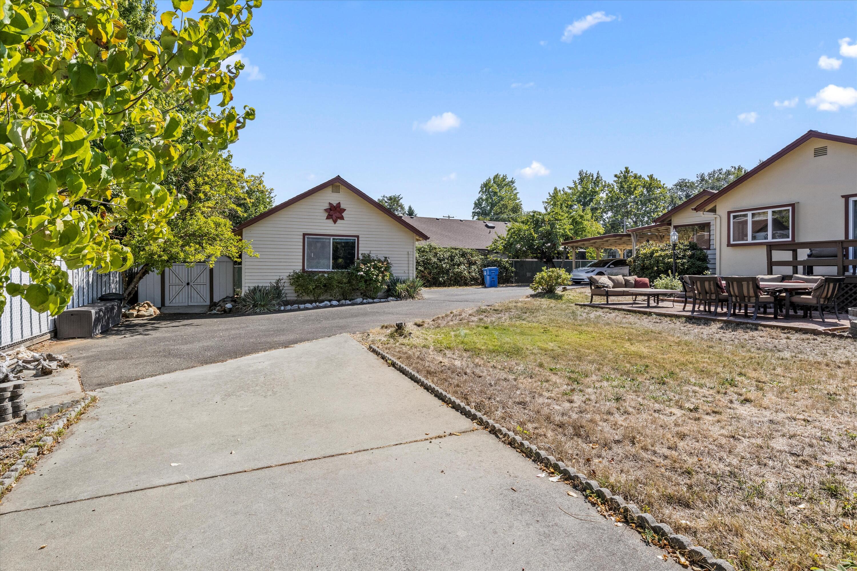 1635 Leonard Road Grants Pass, OR 97527 - Photo 33 of 37 37-IMG_0477