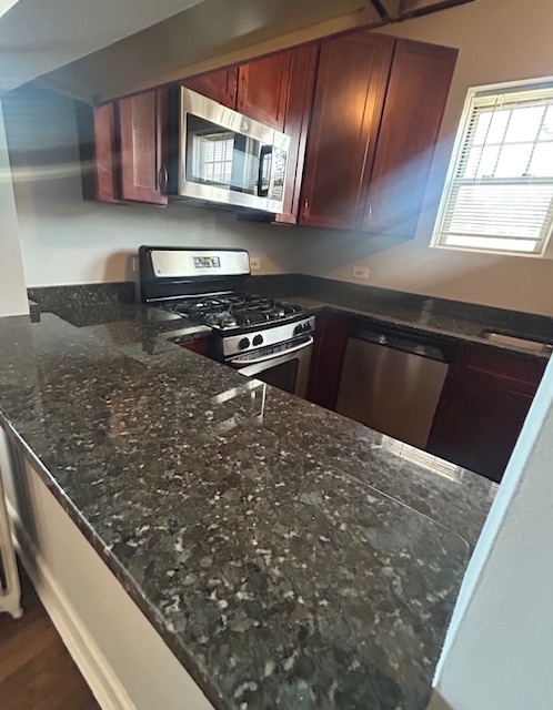 72 Pine Avenue, Unit 2C Riverside, IL 60546 - Photo 7 of 13