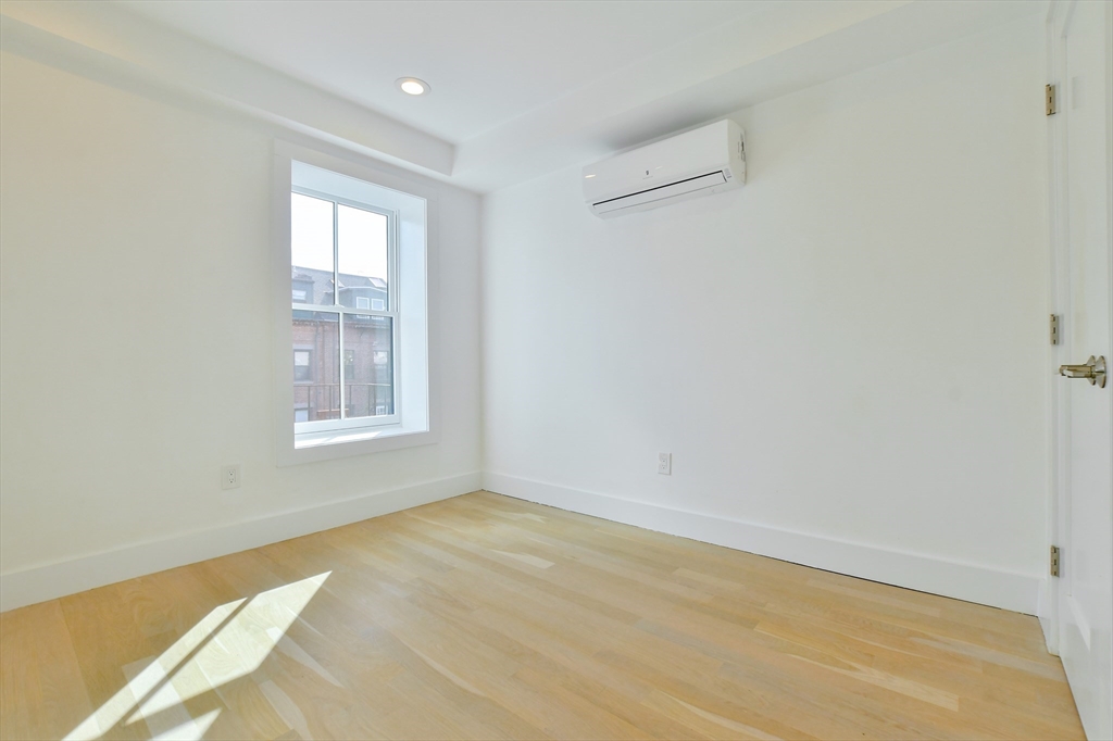 55 East Springfield Street, Unit 4 Boston, MA 02118 - Photo 14 of 16 an empty room with windows