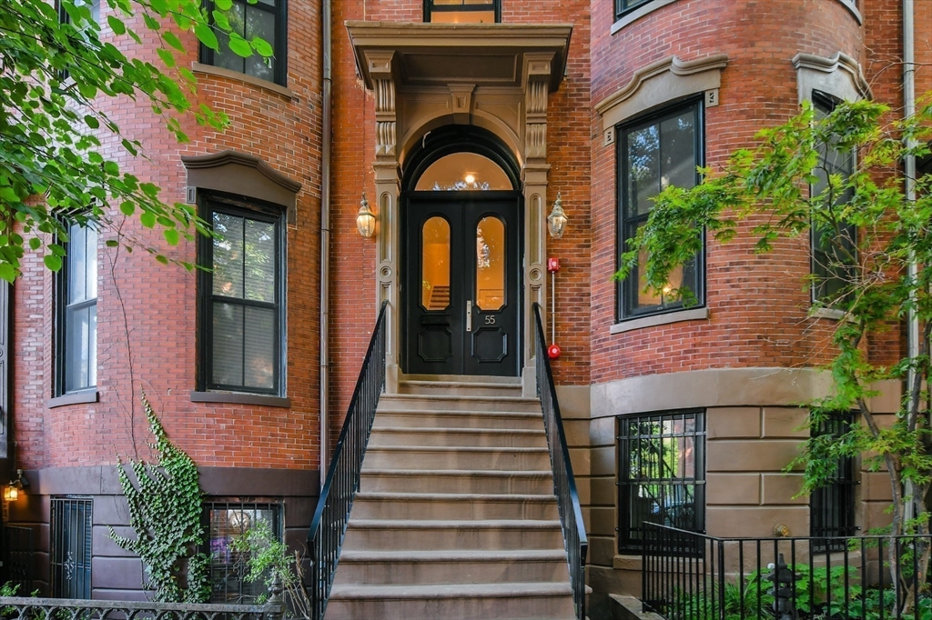 55 East Springfield Street, Unit 4 Boston, MA 02118 - Photo 3 of 16 a front view of a house with a garden