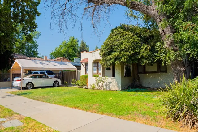 a view of house with yard