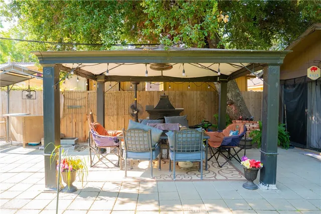 $825,000 | 7319 Owensmouth Avenue, Canoga Park, CA 91303