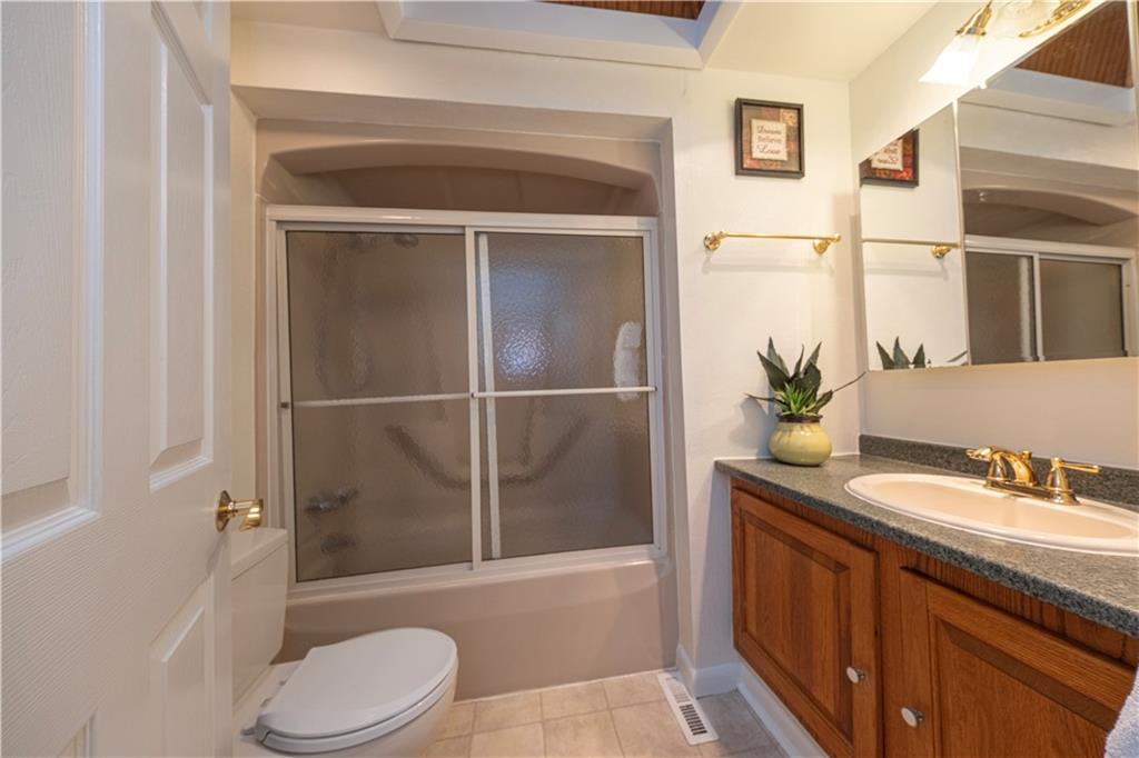 2174 Ramsey Road Monroeville, PA 15146 - Photo 20 of 44 a bathroom with a sink a toilet and bathtub