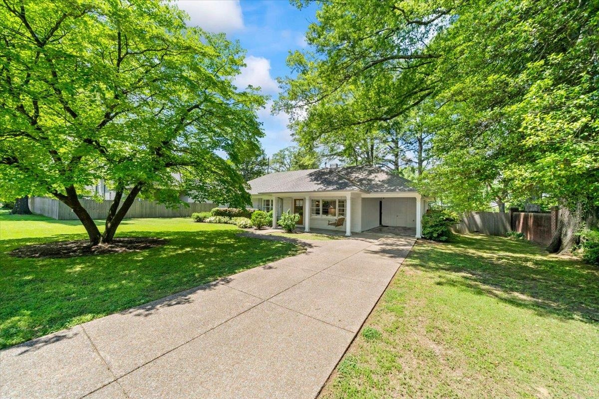 401 Avon Road Memphis, TN 38117 - Photo 5 of 27 a front view of a house with yard