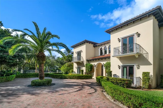 $6,800,000 | 5935 Moss Ranch Road, Pinecrest, FL 33156