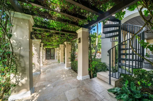 $6,800,000 | 5935 Moss Ranch Road, Pinecrest, FL 33156