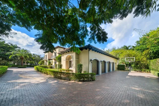 $6,800,000 | 5935 Moss Ranch Road, Pinecrest, FL 33156