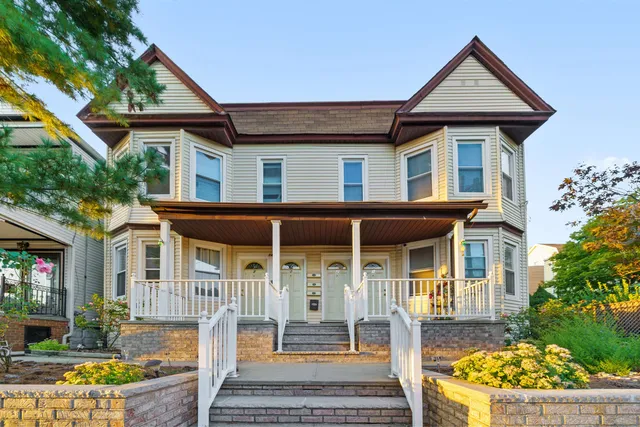 $1,900 | 143 West 3rd Street, Unit 2, Bayonne, NJ 07002