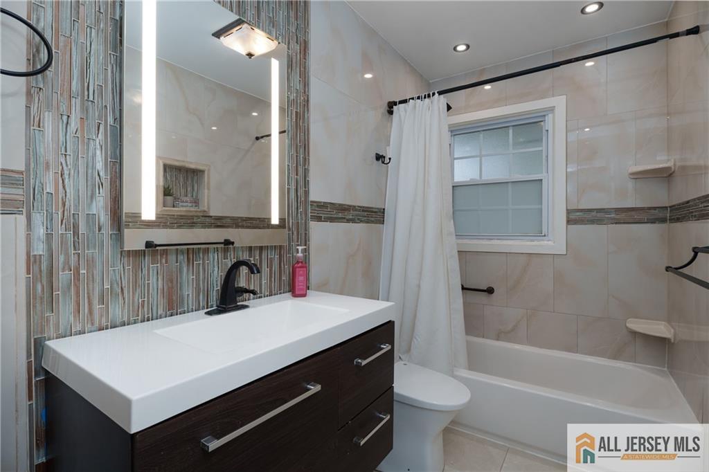 2025 Oak Tree Road Edison, NJ 08820 - Photo 18 of 29