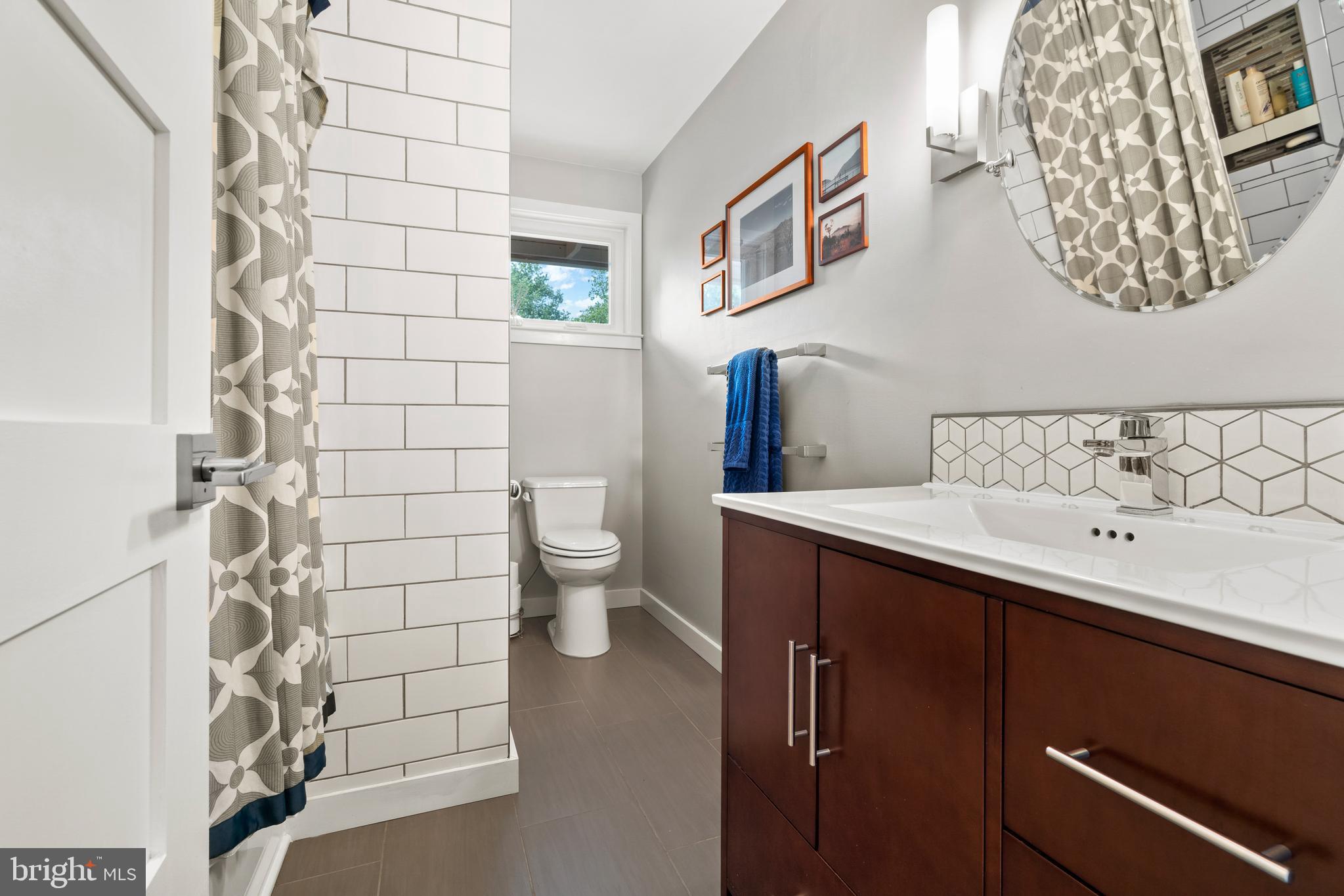 3332 Ellis Court Falls Church, VA 22042 - Photo 17 of 37 Guest Hallway Full Bath