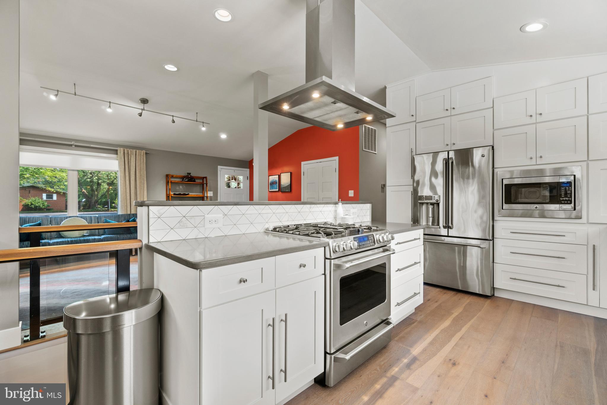 3332 Ellis Court Falls Church, VA 22042 - Photo 5 of 37 Chef's kitchen with Gray Quartz Countertops