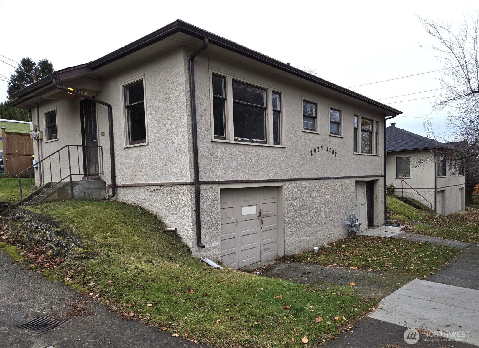 500 Gladstone Street Bellingham, WA 98225 - Photo 2 of 16 a view of backyard of house