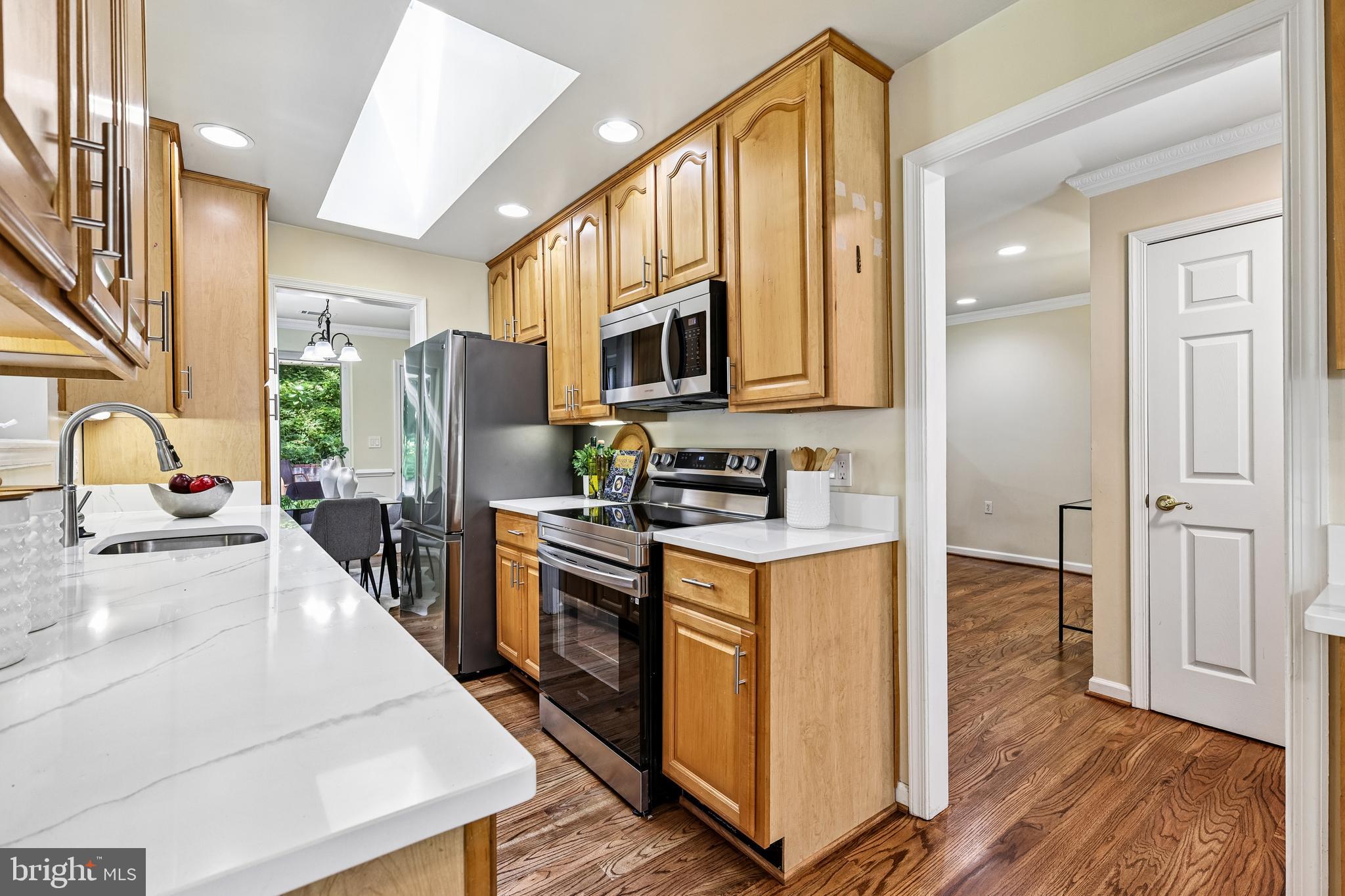 18328 Sharon Road Triangle, VA 22172 - Photo 7 of 61 BRIGHT KITCHEN
