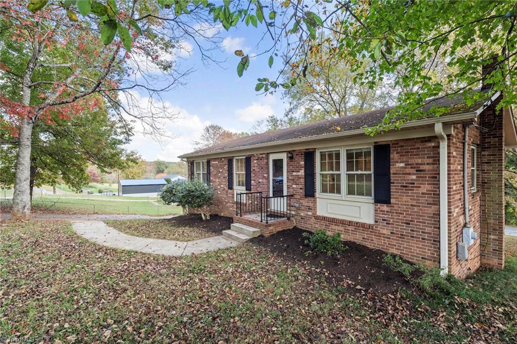 113 Foxdale Road King, NC 27021 - Photo 2 of 30 Gallery Image 2