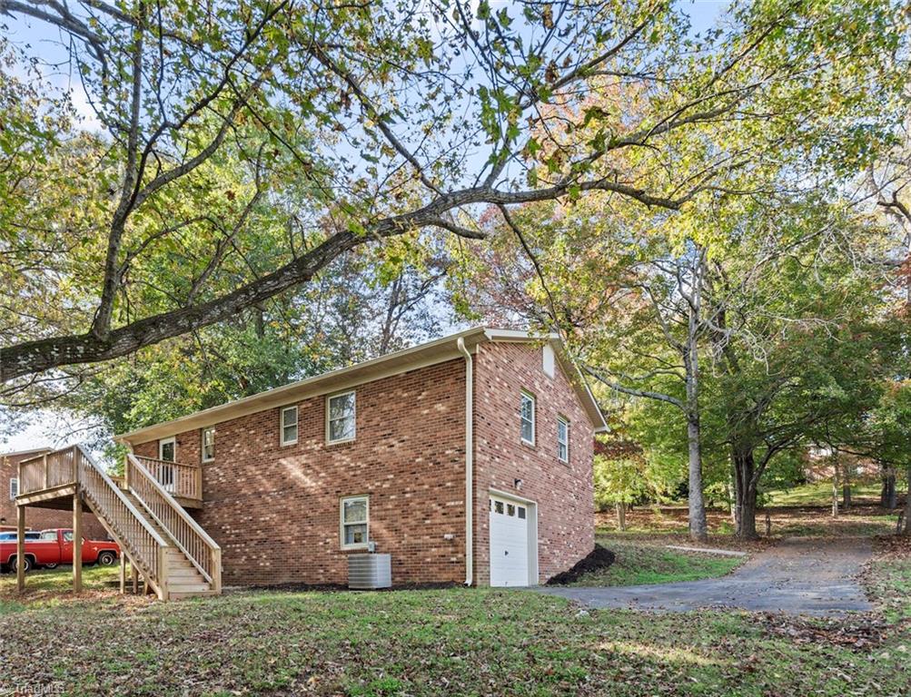 113 Foxdale Road King, NC 27021 - Photo 4 of 30 Gallery Image 4