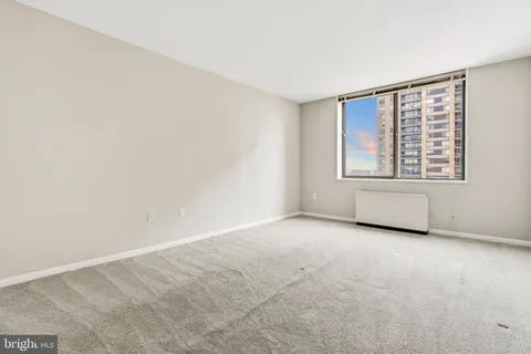 $289,900 | 3701 South George Mason Drive, Unit 916N, Falls Church, VA 22041