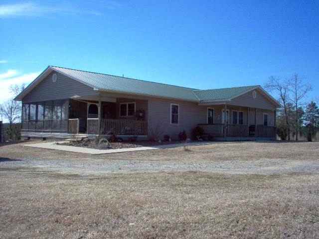 686 Horseshoe Road Aberdeen, NC 28315 - Photo 1 of 9 Primary Photo