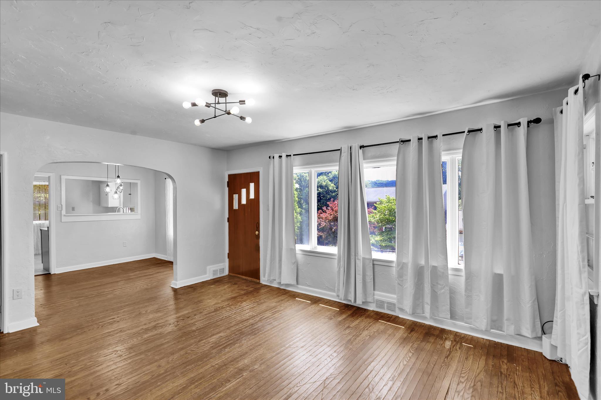 1815 Holly Road Reading, PA 19602 - Photo 3 of 32 360_9045