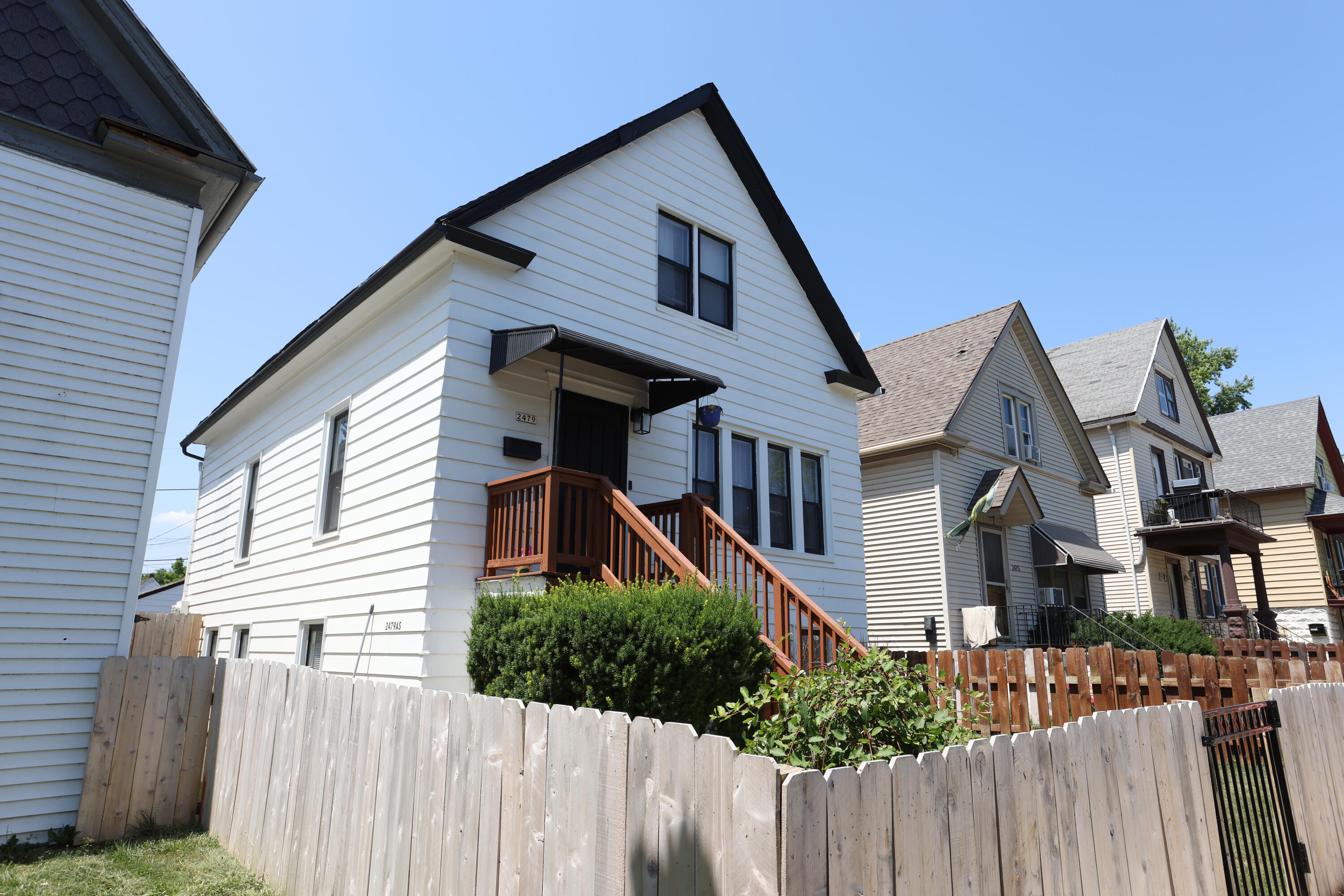 2479 South 10th Street Milwaukee, WI 53215 - Photo 3 of 26 Exterior