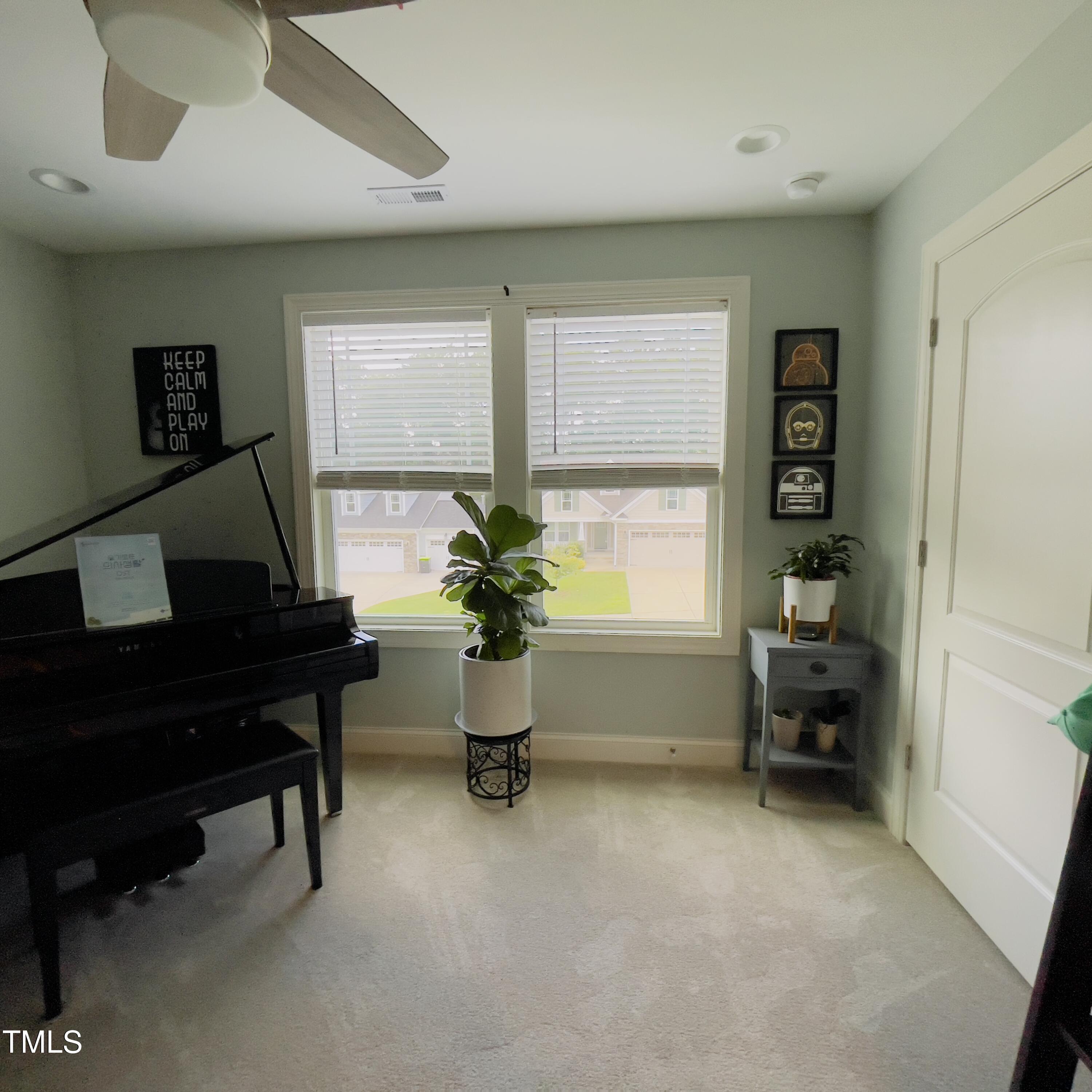 136 Unique Place Garner, NC 27529 - Photo 15 of 21 a living room with furniture and a potted plant