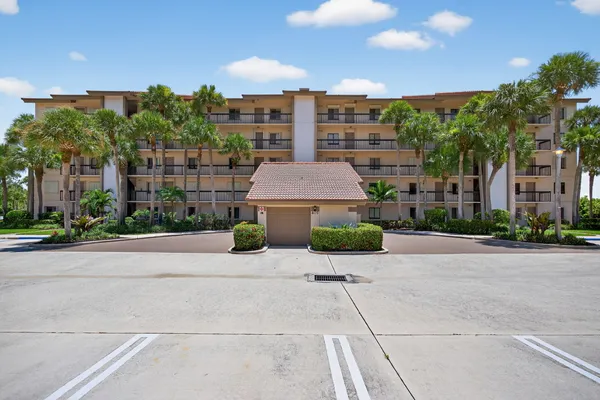 $7,500 | 401 Ocean Bluffs Boulevard, Unit 205, Jupiter, FL 33477
