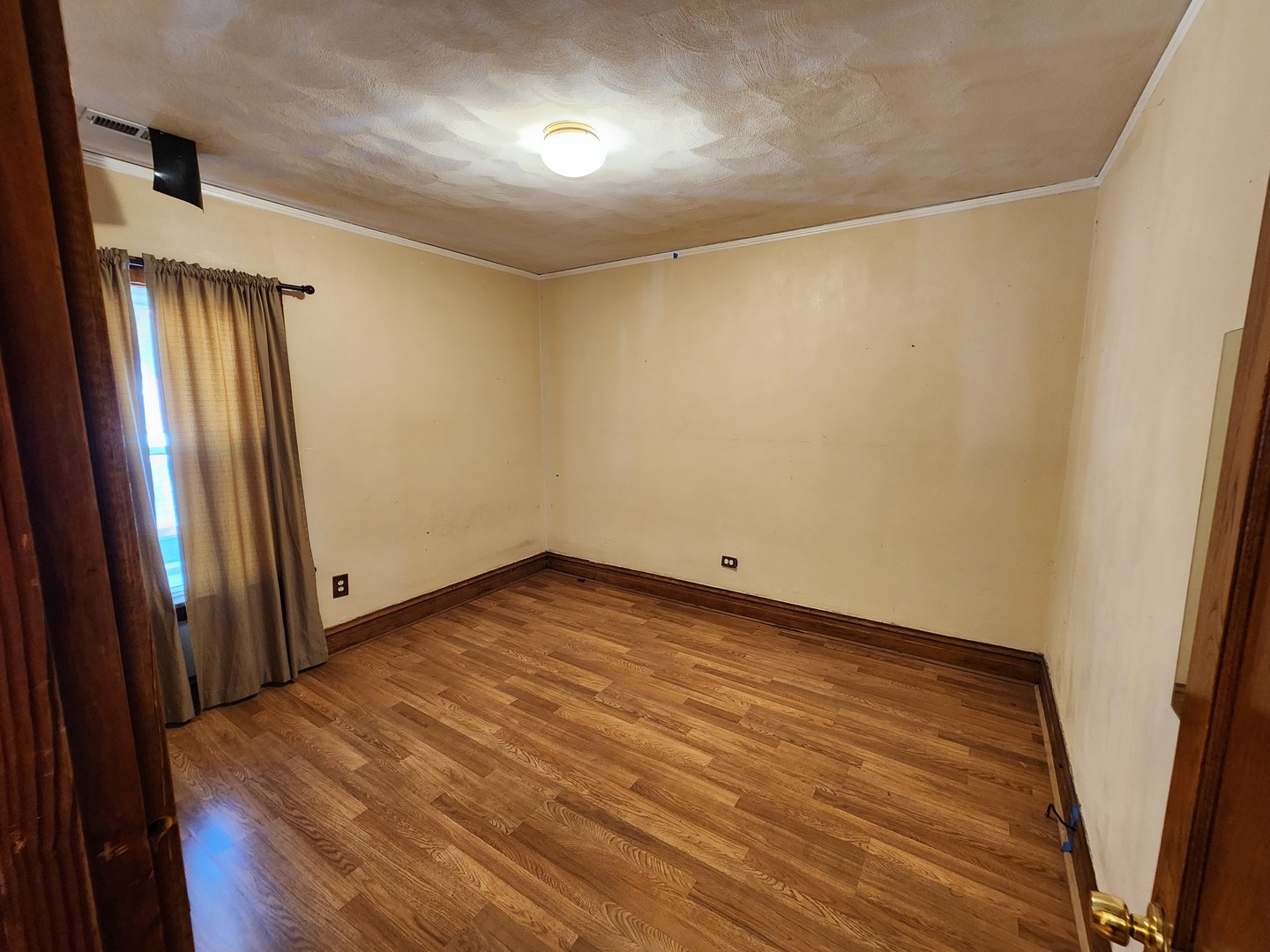 600 Sunderlin Street Waukegan, IL 60085 - Photo 8 of 12 a view of a room with wooden floor and a window