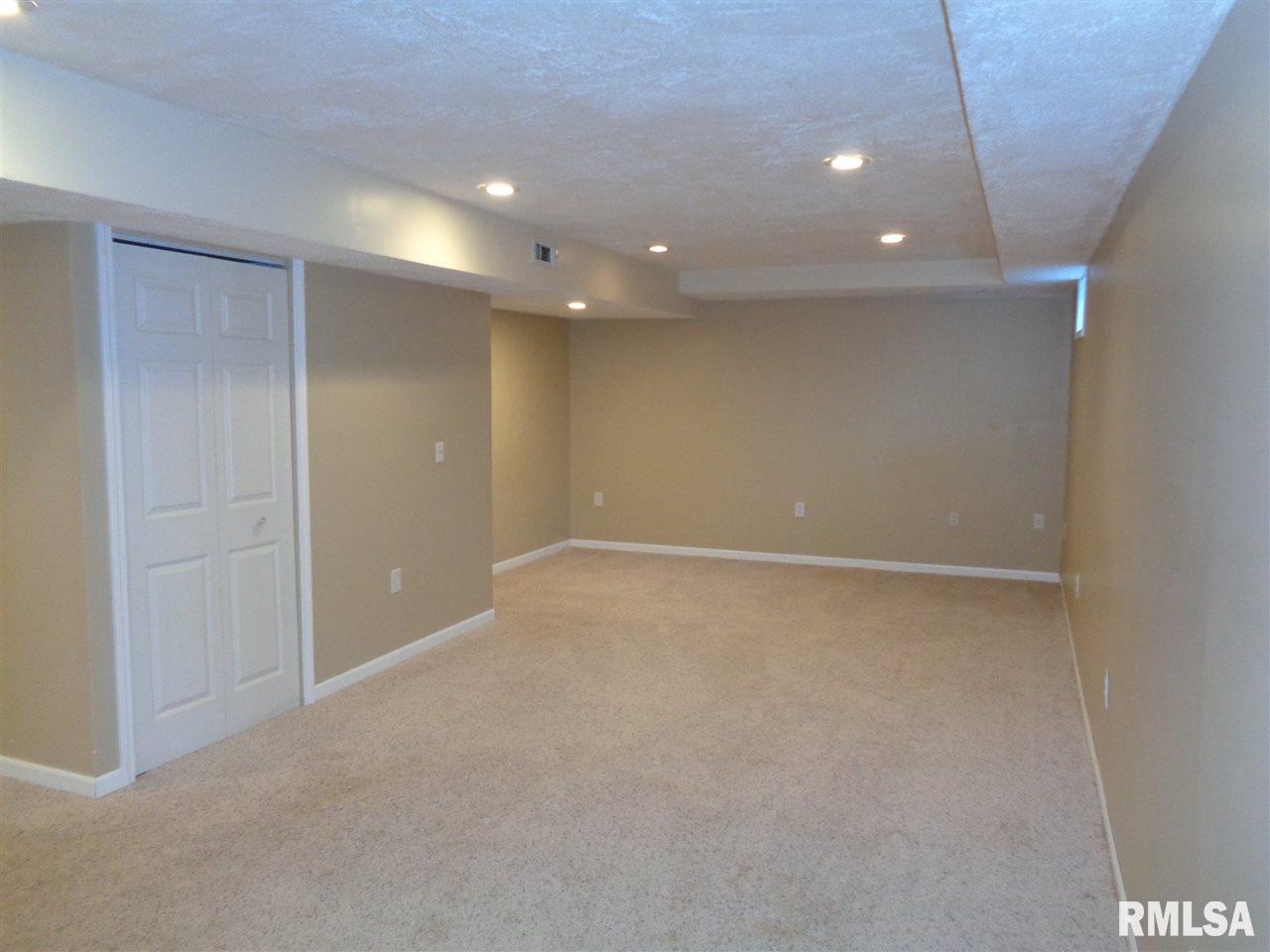 1933 Cobblestone Washington, IL 61571 - Photo 13 of 15 Gallery Image 13