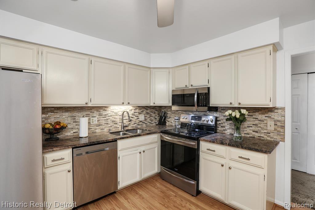 29656 Middlebelt Road, Unit 1403 Farmington Hills, MI 48334 - Photo 10 of 39