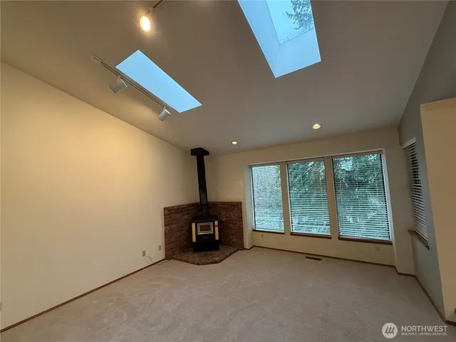 $3,500 | 10115 63rd Place West, Mukilteo, WA 98275