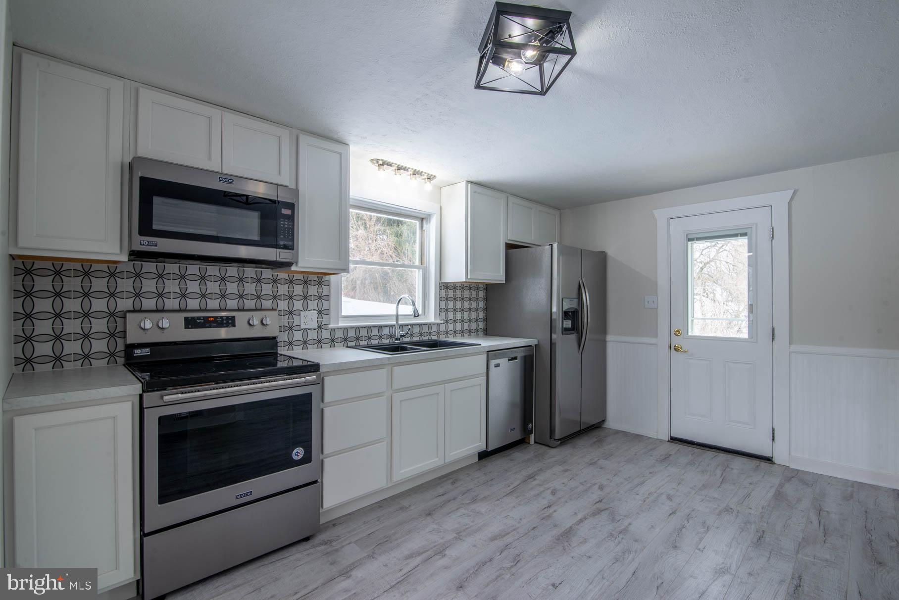 1580 Trolley Road Hanover, PA 17331 - Photo 7 of 37