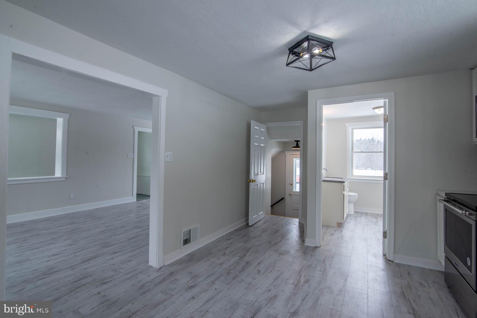 1580 Trolley Road Hanover, PA 17331 - Photo 8 of 37