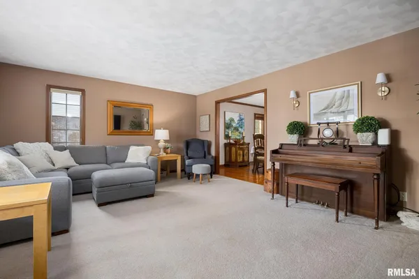 $455,000 | 121 Woodcrest Avenue, Morton, IL 61550
