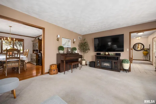 $455,000 | 121 Woodcrest Avenue, Morton, IL 61550
